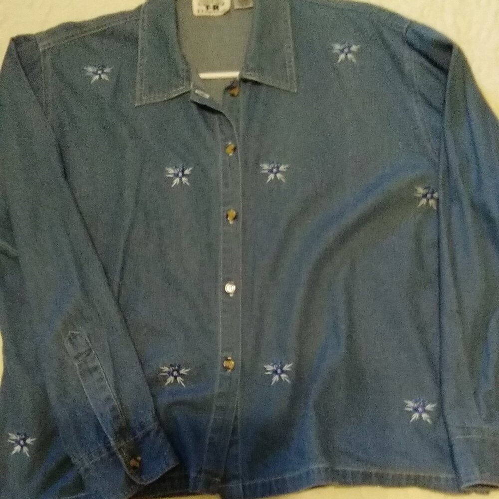 T@R Denims Women's Long Sleeved Blue Jean Top.  NWOT.  Women's size XL.Embroider
